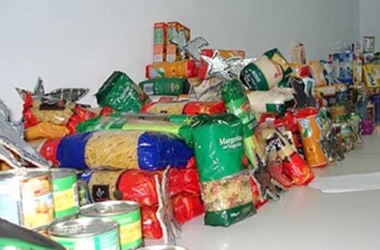 Un comedor social de Gandia recibe 100 kilos de comida para los más necesitados