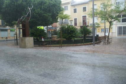 Gandia registra problemas de inundaciones por las fuertes lluvias