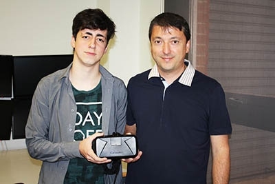 El alumno Jonatan Rey de la Universidad Politécnica de Gandia, diseña el nivel inicial del primer videojuego creado en el Campus