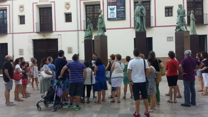 En Gandia, la Oficina Joven programa visitas por el centro histórico