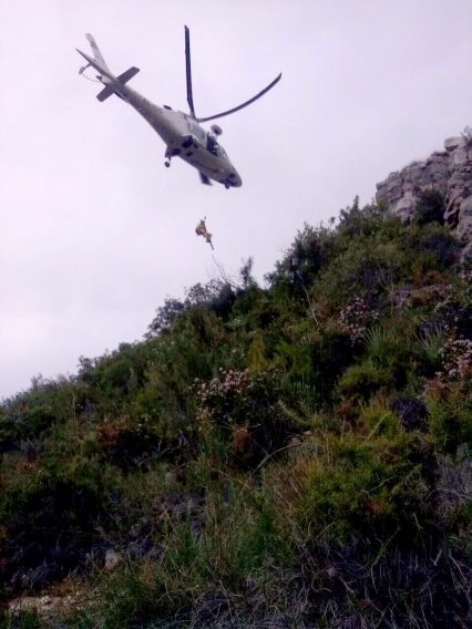 Rescatan en Barx a dos jóvenes atrapados en la Cova Parpalló