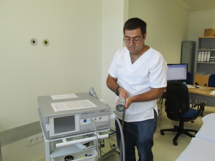 El hospital de Gandia aplica ondas de choque al servicio de Rehabilitación