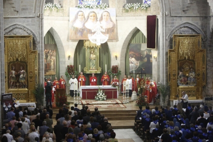 La Colegiata de Gandia acoge a centenares de personas en la misa de acción de gracias a las religiosas de San José de Gerona