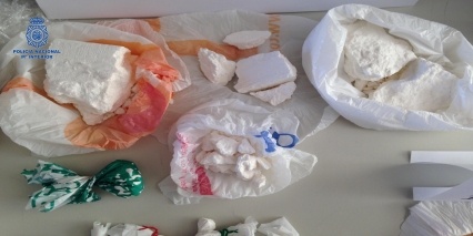 Detienen en Gandia a 2 hombres con más de 5 kilos de hachís y 370 gramos de cocaína
