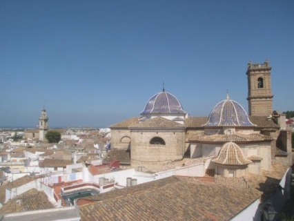 Paralizan un desahucio en Oliva de una pareja con una hija que ocupaban una vivienda