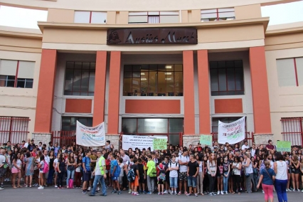 Alumnado, AMPA y profesores del IES Ausiàs March en Gandia piden mejoras