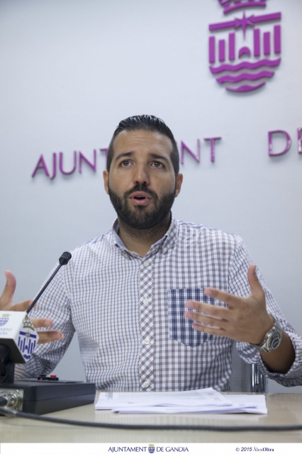 En Gandia, el PP lamenta el perjuicio producido a vecinos y comerciantes con la puesta en marcha de los pivotes sin aviso