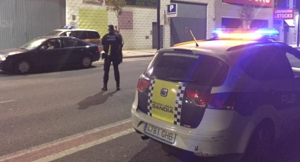 Conducía por Gandia sin carné y lo para la Policía Local