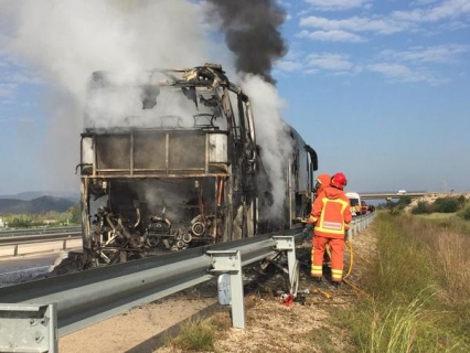 El incendio del autobús de Oliva eleva a 22 las personas que viajaban en él