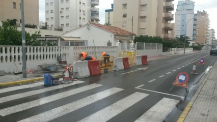 Gandia repara aceras de la playa para mejorar la accesibilidad