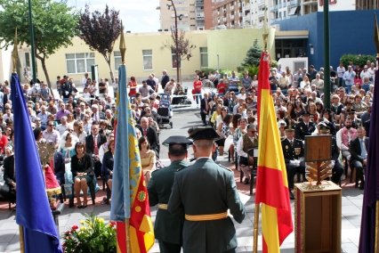 Gandia rinde homenaje a la Guardia Civil en una explanada nueva y acto abierto al público