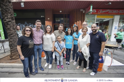 Cerca de 200 paellas y 1.800 comensales en las paellas solidarias de las Fallas