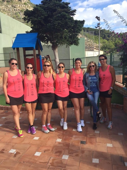 Las jugadoras de la Escuela de Pádel de Gandia consiguen dos victorias en la primera Jornada del Torneo Interclubs Federado