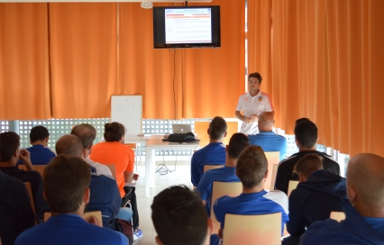 El CF Base Gandia sigue la formación de los técnicos del Valencia CF