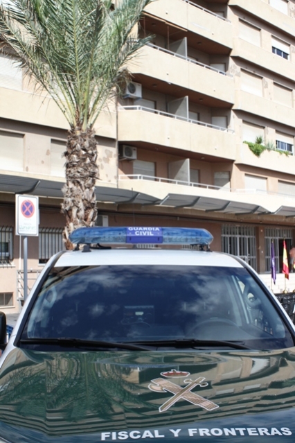 Cuatro disparos al aire y dos guardias civiles heridos en Gandia