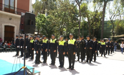 El PP de Gandia homenajea a los policías locales con 25 años de servicio en el cuerpo