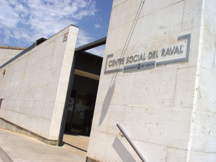 Los centros sociales de Gandia acogen el Baile en Línea