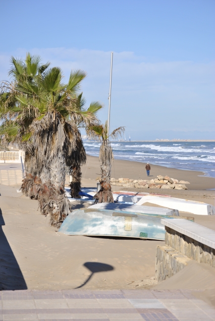 Costas invierte 22.000 euros para regenerar las playas de Oliva, Piles y Miramar 