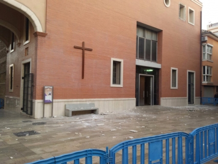 La Policía Local de Gandia valla el perímetro de la iglesia de San José en el Raval