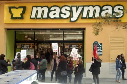 Manifestación de CCOO y UGT por el Convenio de Supermercados en Gandia