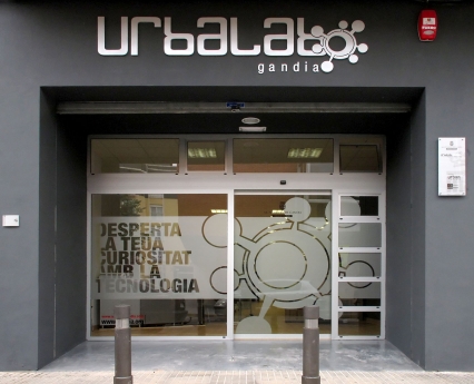 El centro Urbalab Gandia cierra durante un mes y se traslada a la plaza del Prado