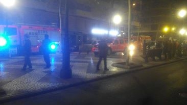 Dos personas atendidas en un incendio en el paseo Germanias de Gandia