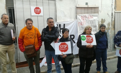 Bankia atiende a la Plataforma de Afectados por la Hipoteca y evita un desahucio en Oliva