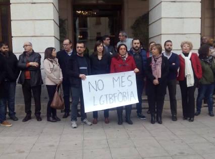 Gandia guarda un minuto de silencio por la agresión homófoba del pasado fin de semana 