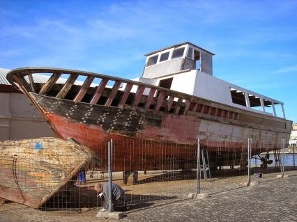 La rocambolesca historia del barco Bahía de Valencia atracado en Gandia