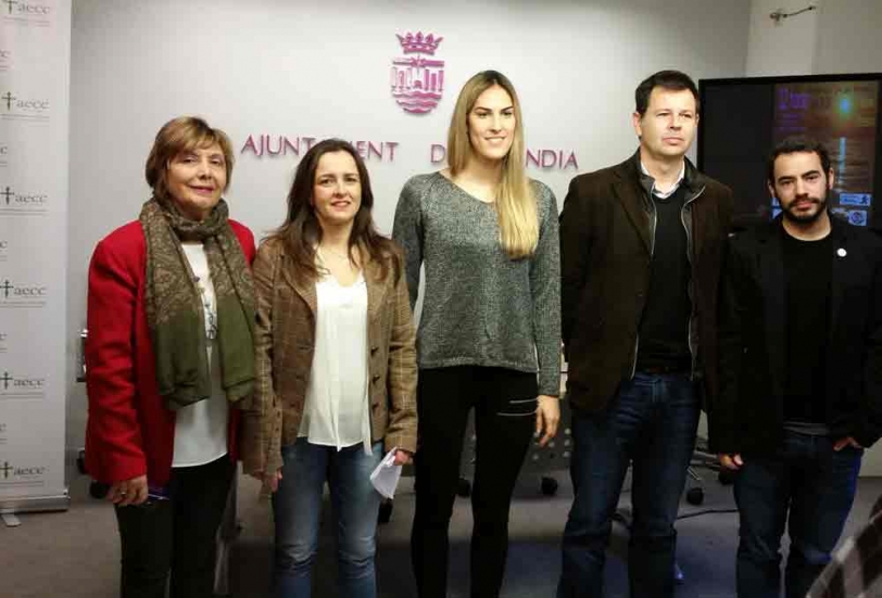 Gandia acoge la cuarta edición de 12 horas nadando contra el Cáncer