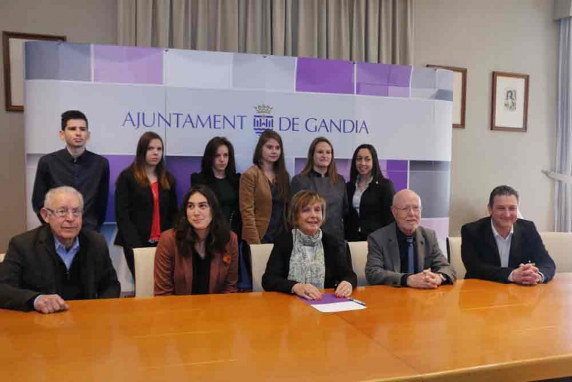 Gandia acoge a seis estudiantes franceses para formarse en los comercios