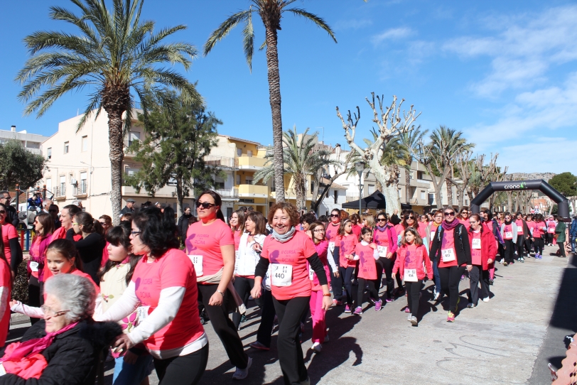 La Cursa de la Dona de Xeraco luce de rosa con casi 700 corredores