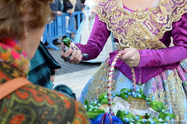 Los alumnos de Laval sorprendidos con las Fallas y la Semana Santa de Gandia
