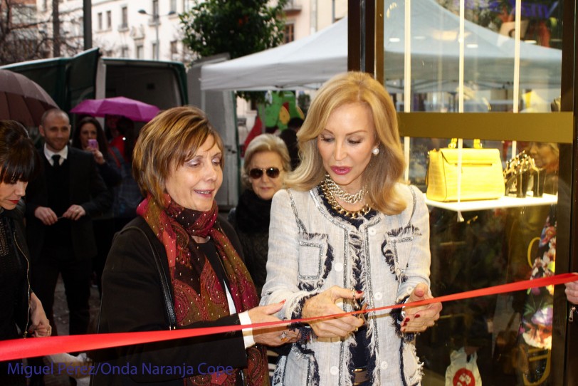 Carmen Lomana inaugura la tienda Top Queens en Gandia