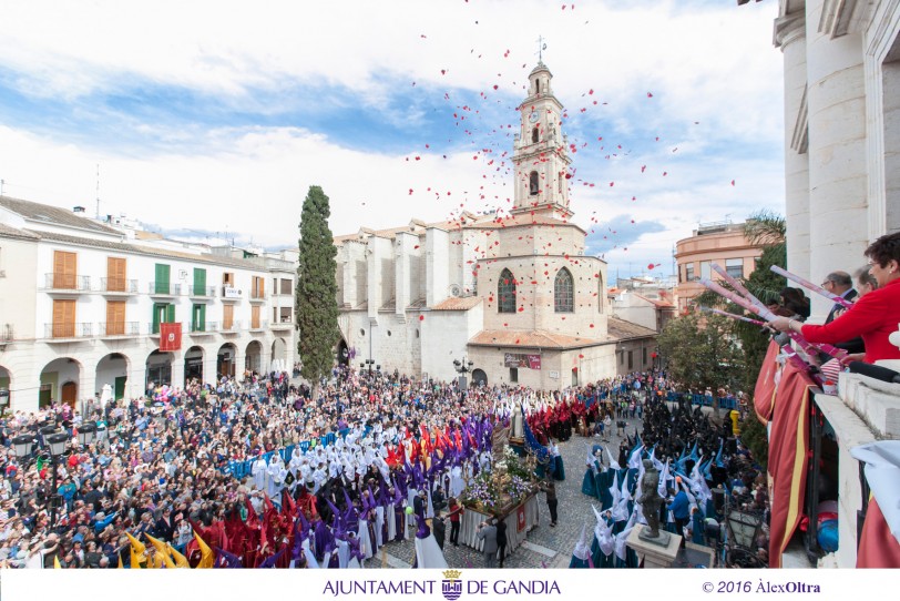 Un accidente causa destrozos en la imagen de la Virgen del encuentro