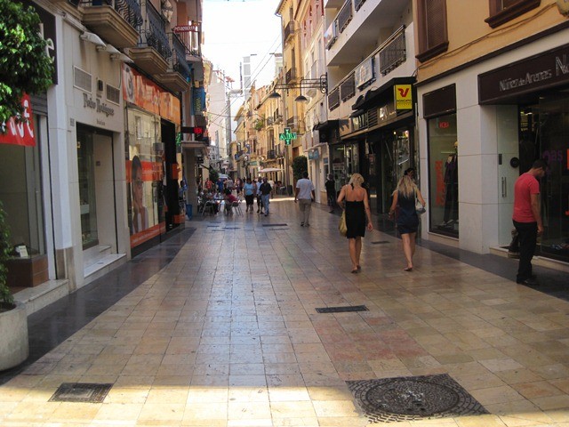 El pequeño comercio de Gandia indefenso frente la nueva superficie comercial