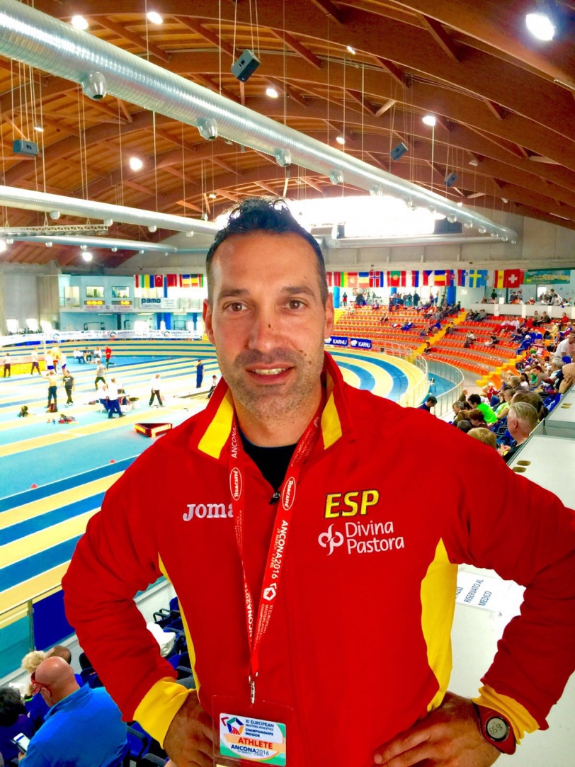 El atleta gandiense Luis Miguel Sabater se lesiona en plena competición