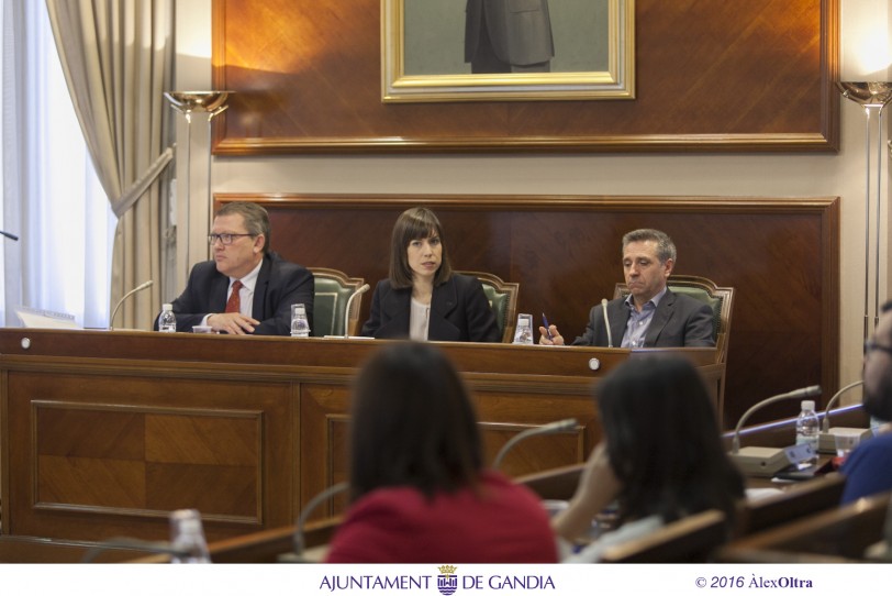 Empresas de Gandia contratan personas para sustituir en el Ayuntamiento