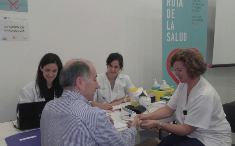 Los vecinos de Simat reciben a la caravana de la Ruta de la Salud