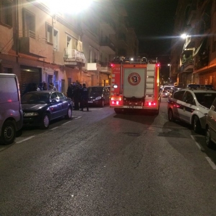 Un hombre intoxicado en el incendio del comedor de su casa en Gandia
