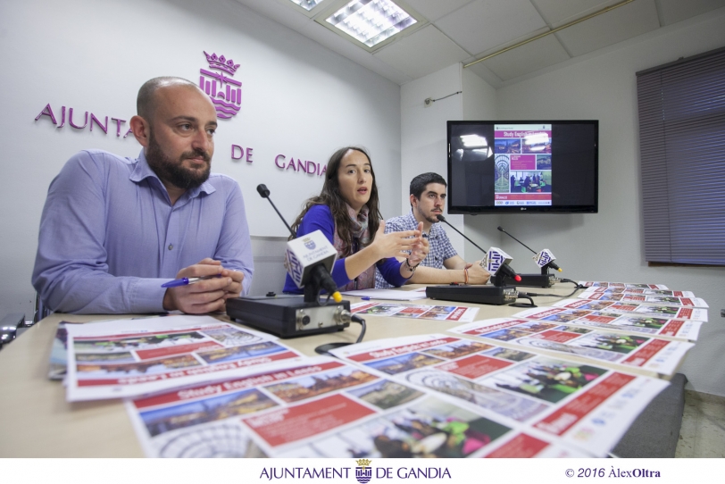El PP denuncia que el Gobierno promociona academias de ex cargos del PSOE