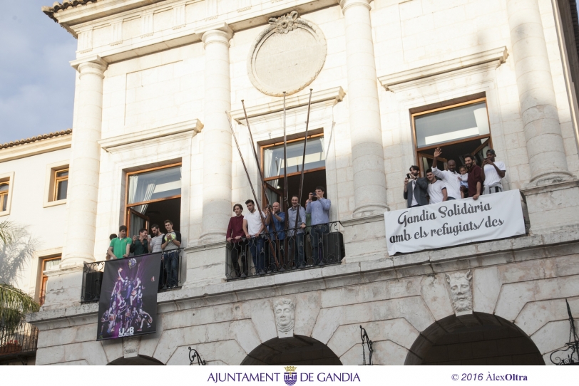 El salón de plenos de Gandia se rinde ante los héroes del ascenso a LEBPlata