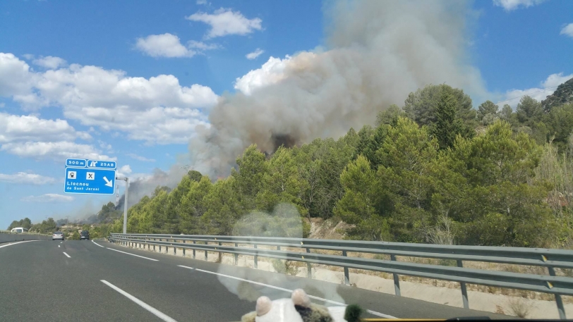 El incendio de Terrateig-Llocnou arrasa una decena de hectáreas