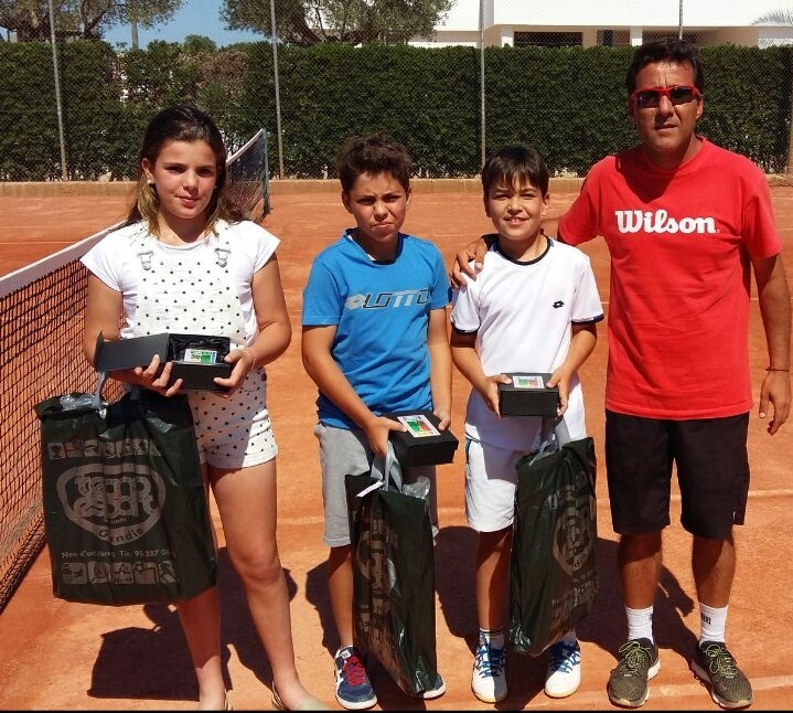 Benjamines y alevines del Club de Tenis Gandia destacan en Oliva