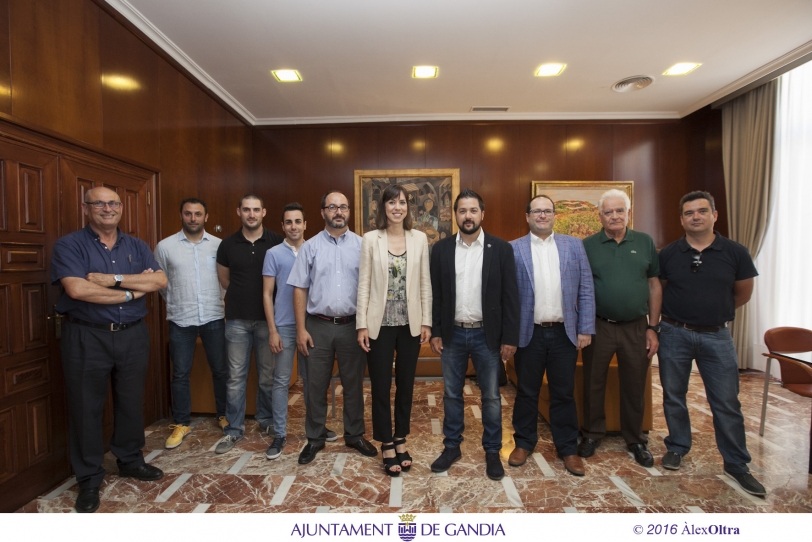 La alcaldesa de Gandia recibe a la nueva directiva del Santo Sepulcro