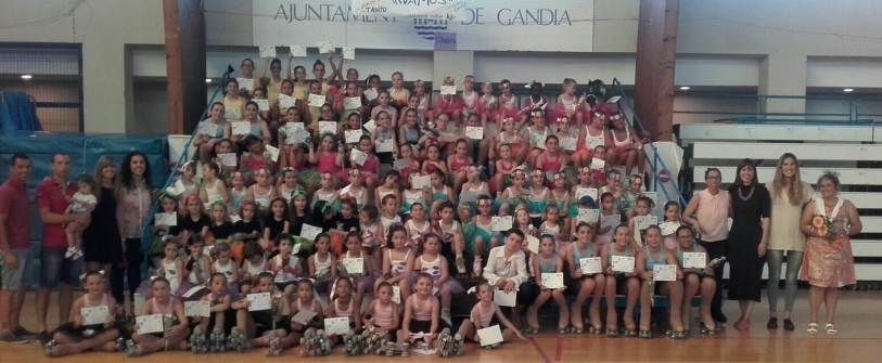 La Escuela de Patinaje Artístico de Gandia cierra temporada con un festival
