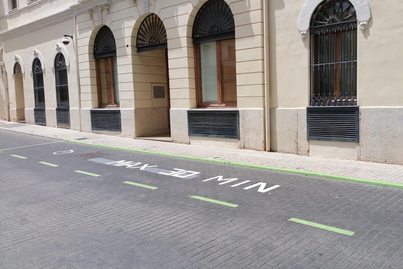Tavernes habilita una zona de aparcamiento junto al ayuntamiento