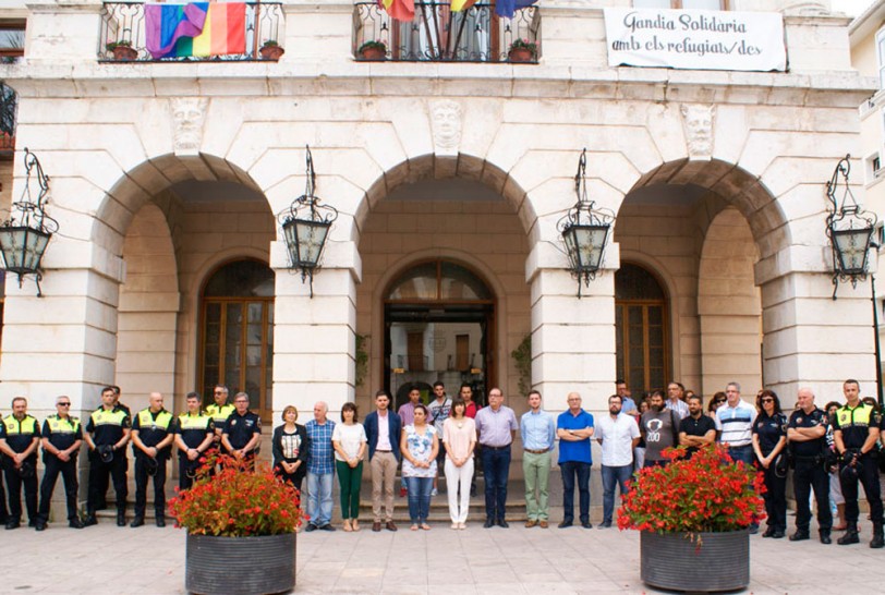 Gandia guarda un minuto de silencio para las víctimas del atentado de  Niza 