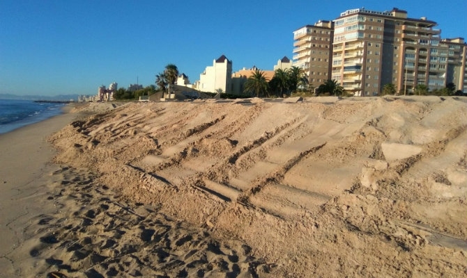 Los vecinos de Tavernes reclaman la regeneración de la playa de La Goleta 