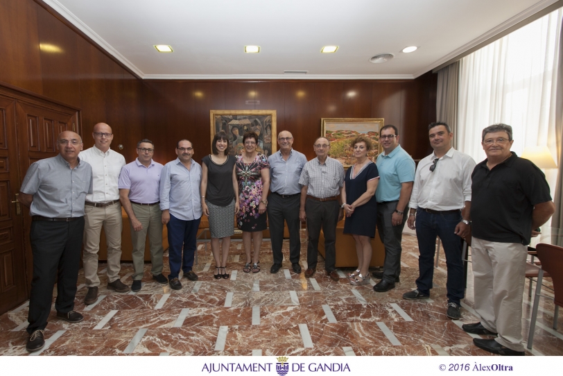 Recepción en el ayuntamiento de la Junta Mayor de la Semana Santa de Gandía